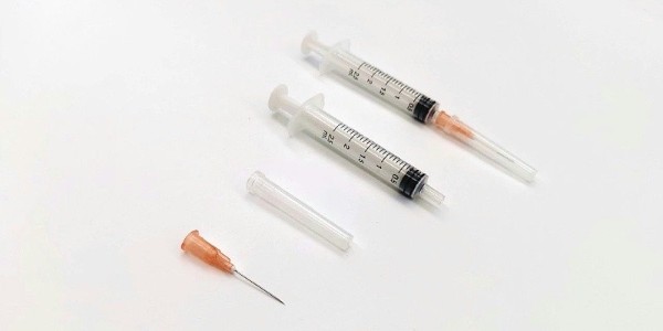 無菌注射器在化學(xué)實(shí)驗(yàn)操作中的用途