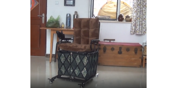 一款滿足你室內(nèi)行動的電動輪椅