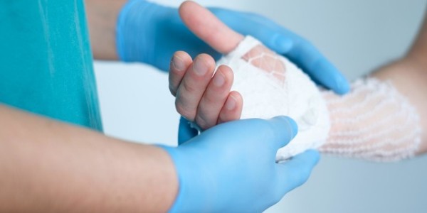 仟龍醫(yī)療告訴你傷口的正確處理方式有哪些