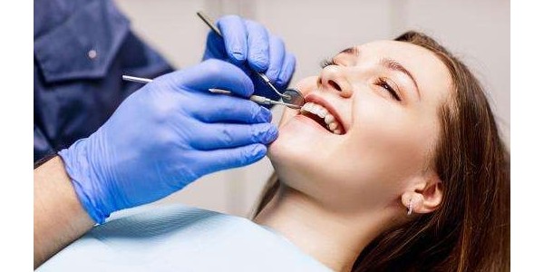 拔牙后能用酒精棉球消炎止血嗎