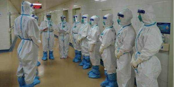 防護(hù)服的規(guī)格、材料、質(zhì)量都應(yīng)得到嚴(yán)格的控制