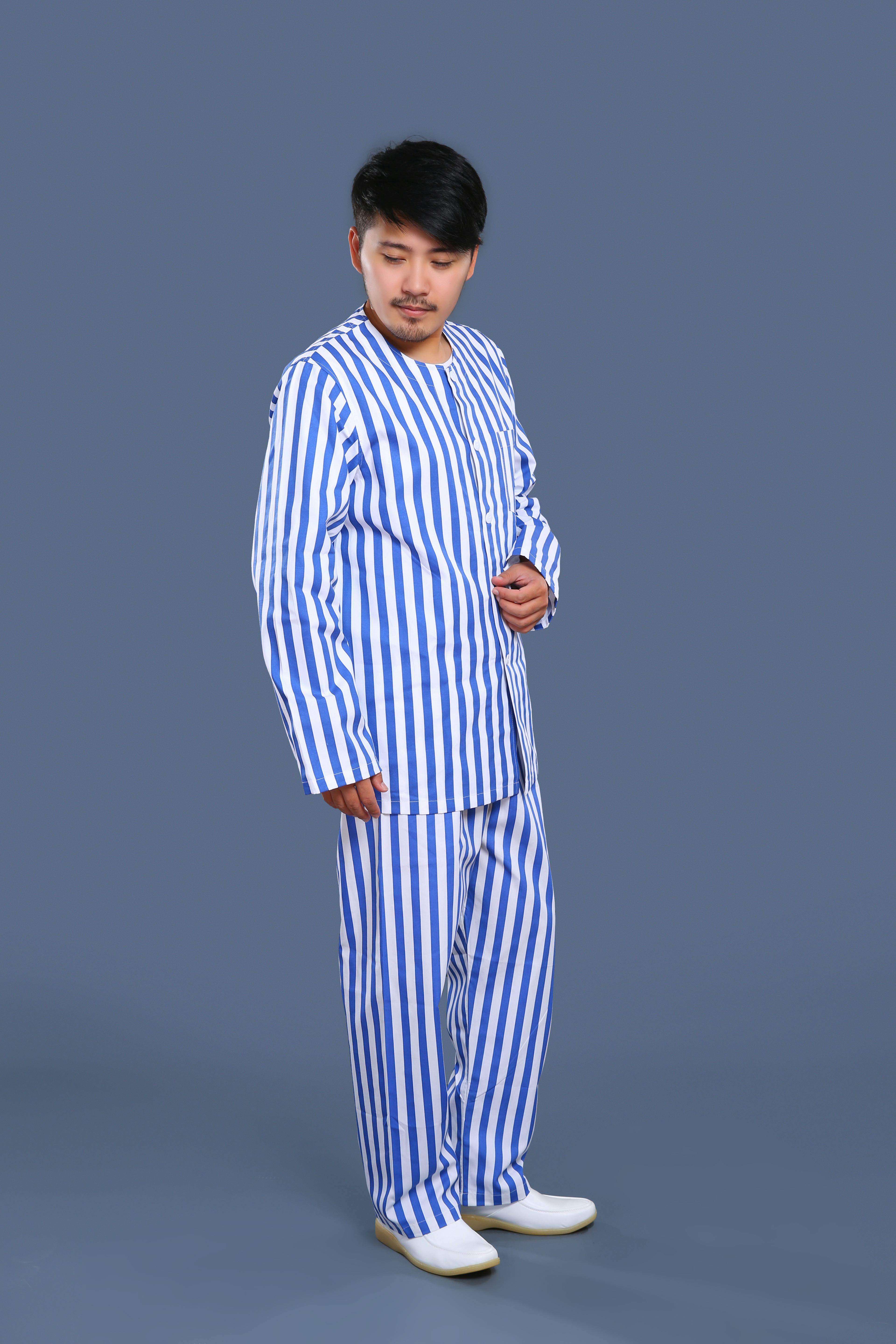 藍(lán)白條紋無領(lǐng)病號服